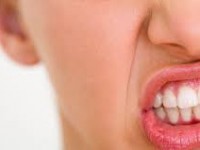 O Bruxismo Quebra a Lente de Contato Dental?
